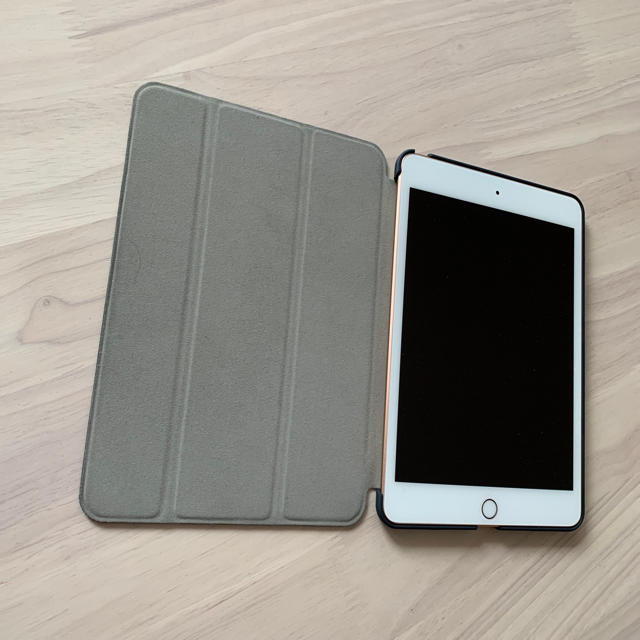 Apple(アップル)の iPad mini5 64GB 金 ゴールド 第5世代  スマホ/家電/カメラのPC/タブレット(タブレット)の商品写真