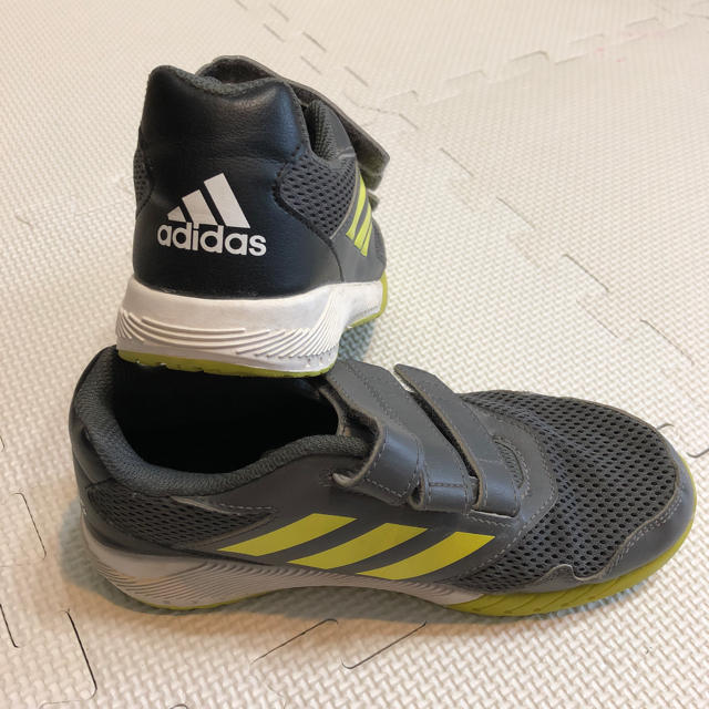 adidas(アディダス)のアディダス スニーカー 21センチ キッズ/ベビー/マタニティのキッズ靴/シューズ(15cm~)(スニーカー)の商品写真