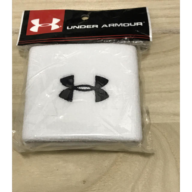 UNDER ARMOUR(アンダーアーマー)のアンダーアーマ リストバンド 白 未使用 メンズのアクセサリー(バングル/リストバンド)の商品写真