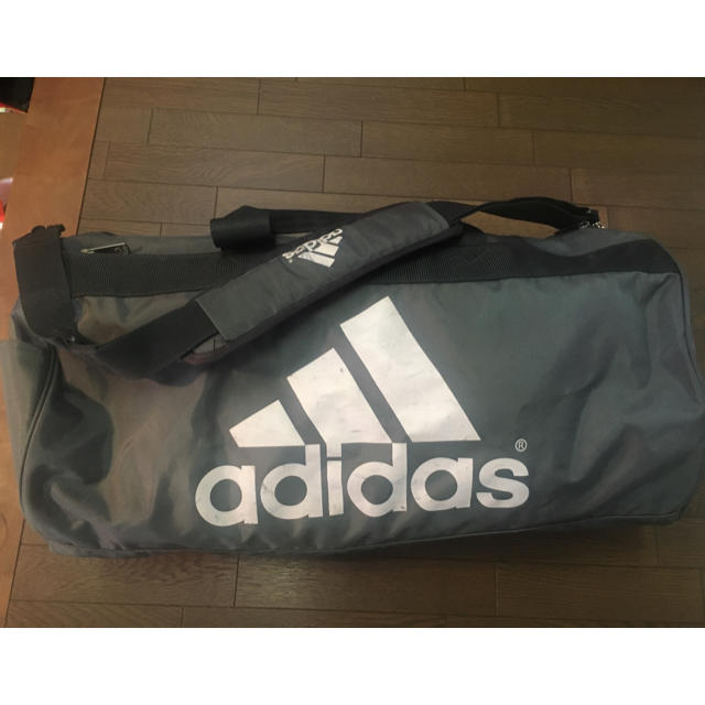 adidas(アディダス)のadidas ボストンバック カーキ スポーツ/アウトドアのスポーツ/アウトドア その他(その他)の商品写真