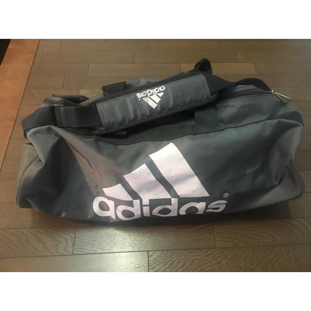 adidas(アディダス)のadidas ボストンバック カーキ スポーツ/アウトドアのスポーツ/アウトドア その他(その他)の商品写真