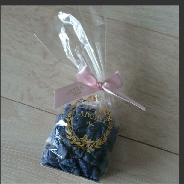 LADUREE - 日本未発売☆ラデュレ スミレの砂糖漬け すみれの通販 LADUREE - 日本未発売☆ラデュレ スミレの砂糖漬け すみれの通販
