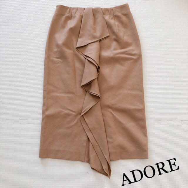 ADORE(アドーア)のADORE♡フラノストレッチバックラッフルタイトスカート レディースのスカート(ひざ丈スカート)の商品写真