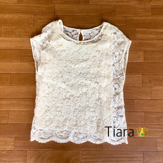 tiara(ティアラ)のtiara  レーストップス クリーム色 レディースのトップス(カットソー(半袖/袖なし))の商品写真