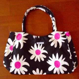 マリメッコ(marimekko)のデイジー柄ファスナー付きトート(トートバッグ)