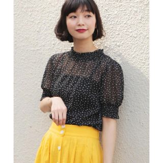 ローリーズファーム(LOWRYS FARM)のローリーズファーム ドット柄シフォンシャーリングブラウス半袖(シャツ/ブラウス(半袖/袖なし))