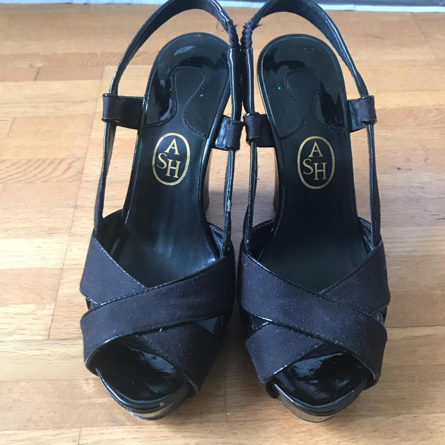 ASH(アッシュ)のASH ウェッジソールサンダル 黒 ブラック サイズ37 レディースの靴/シューズ(サンダル)の商品写真