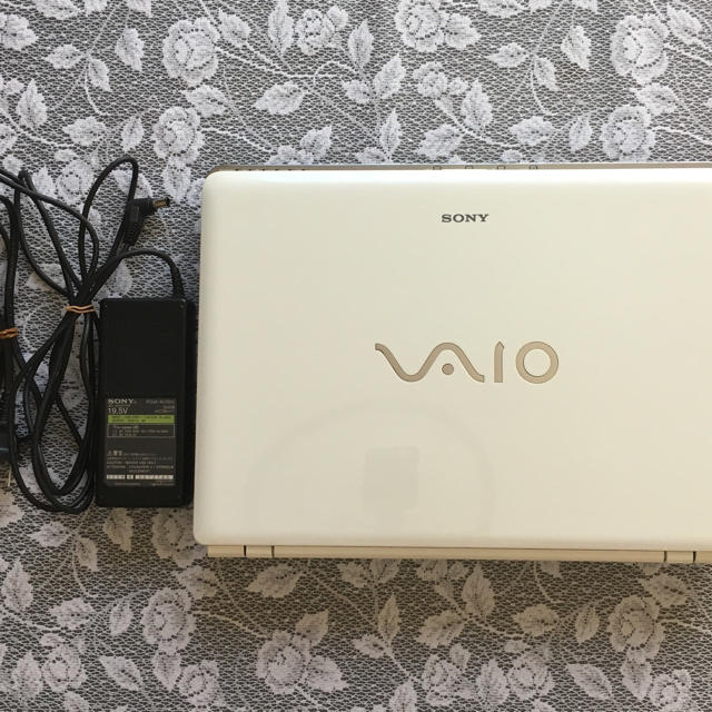 VAIO美品ノートパソコン ホワイト Windows10