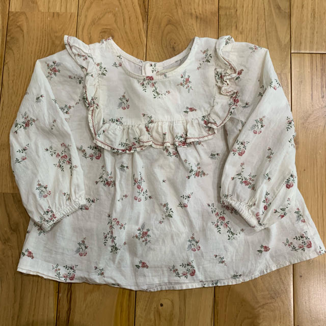 ZARA KIDS(ザラキッズ)のZARAmini花柄ブラウス80 キッズ/ベビー/マタニティのベビー服(~85cm)(シャツ/カットソー)の商品写真