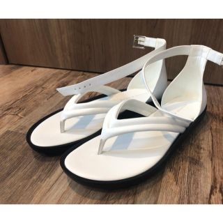 チャールズアンドキース(Charles and Keith)の［パニさん専用］チャールズ&キース サンダル 白 ビーチサンダル(サンダル)