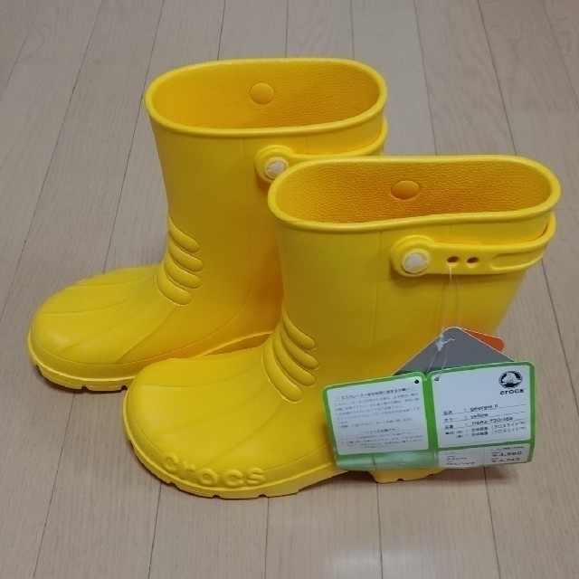 crocs(クロックス)の【レア！！新品・未使用品・タグ付】crocs ２３CM  M５W７　黄色の長靴 キッズ/ベビー/マタニティのキッズ靴/シューズ(15cm~)(長靴/レインシューズ)の商品写真