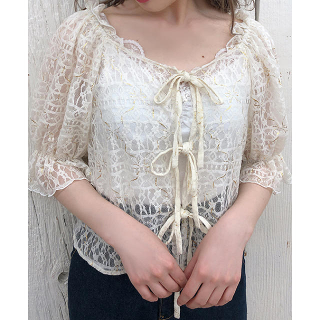 one after another NICE CLAUP(ワンアフターアナザーナイスクラップ)のナイスクラップ  【petite】ribbon blouse レディースのトップス(シャツ/ブラウス(半袖/袖なし))の商品写真