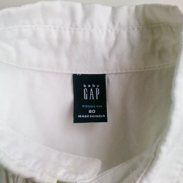 babyGAP(ベビーギャップ)の80cm♡baby Gap♡白シャツ  キッズ/ベビー/マタニティのベビー服(~85cm)(シャツ/カットソー)の商品写真