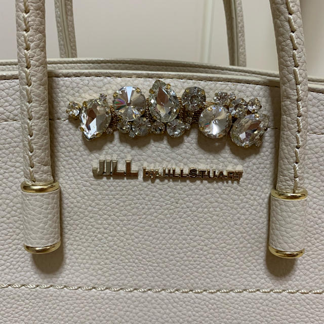 JILL by JILLSTUART(ジルバイジルスチュアート)のビジューロイヤルトートバッグ ホワイト レディースのバッグ(トートバッグ)の商品写真