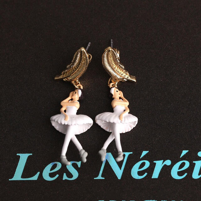 Les Nereides(レネレイド)のレネレイドバレリーナピアス レディースのアクセサリー(ピアス)の商品写真