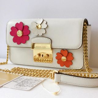 マイケルコース(Michael Kors)の新品★マイケルコース フラワー 2WAYクラッチバッグ ショルダーバッグ★白(クラッチバッグ)