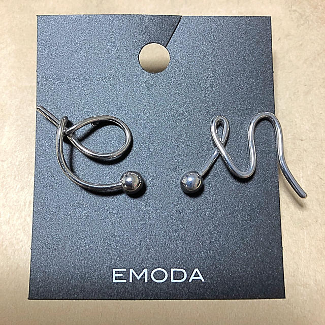 EMODA(エモダ)のみき様専用❗️EMODA新品 未使用ARTLOGOピアス レディースのアクセサリー(ピアス)の商品写真