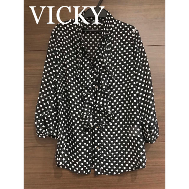 VICKY(ビッキー)のVICKY ドットブラウス 夏用 七分丈 レディースのトップス(シャツ/ブラウス(長袖/七分))の商品写真