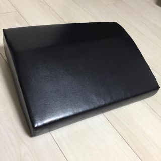 ☆未使用品☆ブラック☆胸当て枕☆マッサージ☆エステ☆(枕)