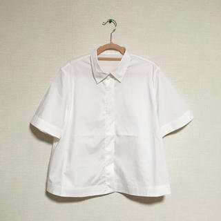 ジーユー(GU)のgu ホワイトシャツ(シャツ/ブラウス(半袖/袖なし))