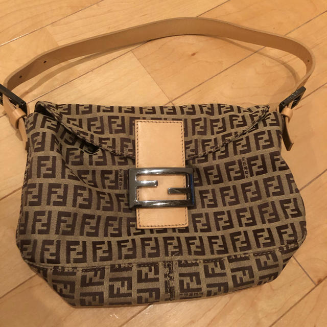 FENDI(フェンディ)のFENDIショルダーバック ズッカ   レディースのバッグ(ショルダーバッグ)の商品写真