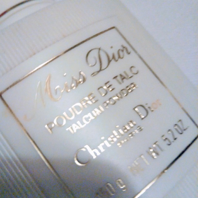 Christian Dior(クリスチャンディオール)の最後のお値下げです!クリスチャンディオール。ミスディオールボディパウダー。 コスメ/美容のボディケア(ボディローション/ミルク)の商品写真