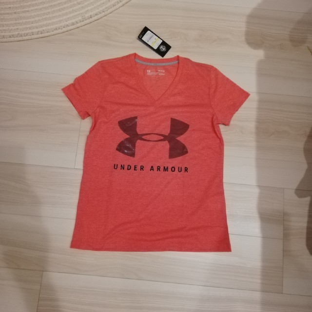 UNDER ARMOUR(アンダーアーマー)のアンダーアーマー　Tシャツ レディースのトップス(Tシャツ(半袖/袖なし))の商品写真