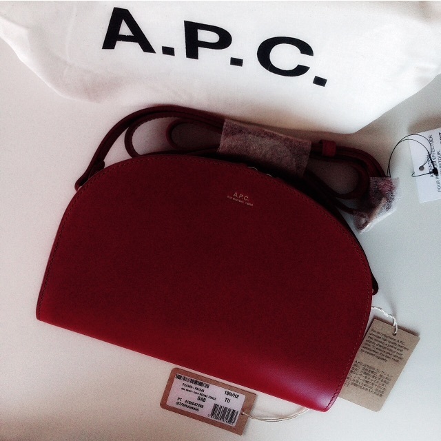 A P C A P C アーペーセー ワインレッド ハーフムーン バッグ ショルダーの通販 By プロフのご確認をお願いします アーペーセーならラクマ A P C A P C アーペーセー ワインレッド ハーフムーン バッグ ショルダーの通販 By プロフのご確認をお願いします アーペーセーならラクマ