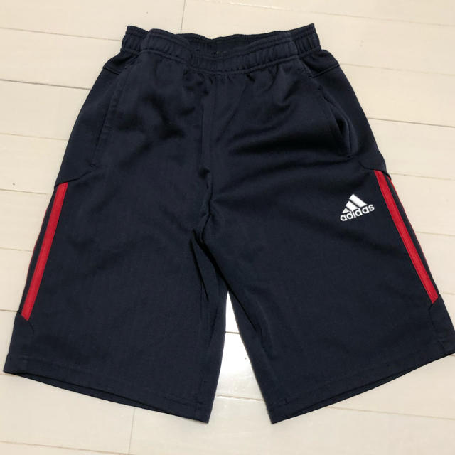 adidas(アディダス)のアディダスハーフパンツ キッズ/ベビー/マタニティのキッズ服男の子用(90cm~)(パンツ/スパッツ)の商品写真