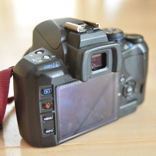 スマホ/家電/カメラOLYMPUS E-420 & 25mm F2.8パンケーキレンズ