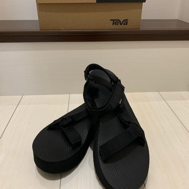 Teva(テバ)の新品未使用 TEVA テバ FOOTWEAR W FLATFORM レディースの靴/シューズ(サンダル)の商品写真