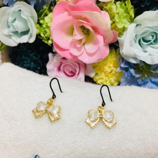 ☆樹脂ピアス リボンゴールド ハンドメイド☆ハンドメンド☆(ピアス)