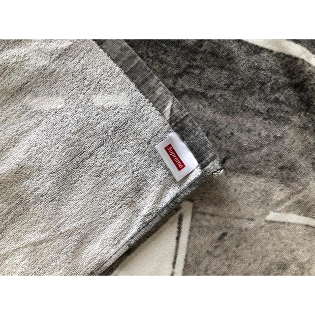 Supreme(シュプリーム)のsupremeシュプリームビーチタオルGrandPrixBeachTowel インテリア/住まい/日用品の日用品/生活雑貨/旅行(タオル/バス用品)の商品写真