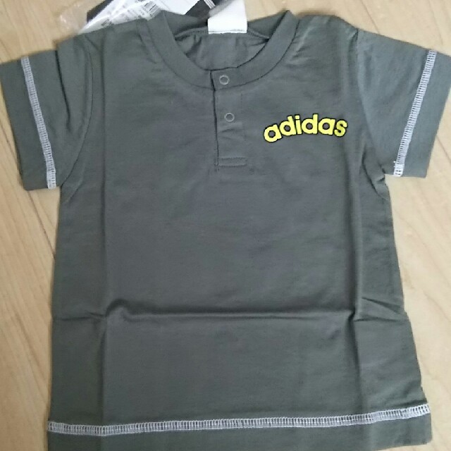 adidas(アディダス)の新品 タグつき アディダス 半袖 Tシャツ 80 キッズ/ベビー/マタニティのベビー服(~85cm)(Ｔシャツ)の商品写真