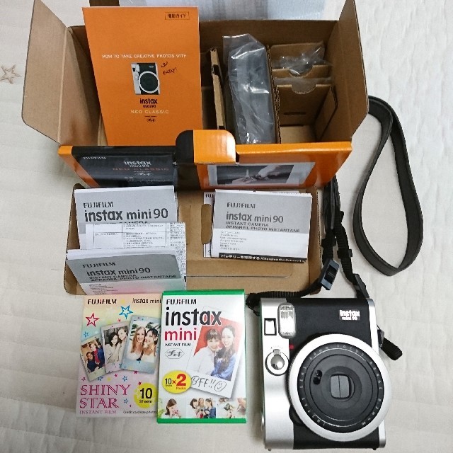 富士フイルム(フジフイルム)の【FUJIFILM】チェキ instax mini90《NEO CLASSIC》 スマホ/家電/カメラのカメラ(フィルムカメラ)の商品写真