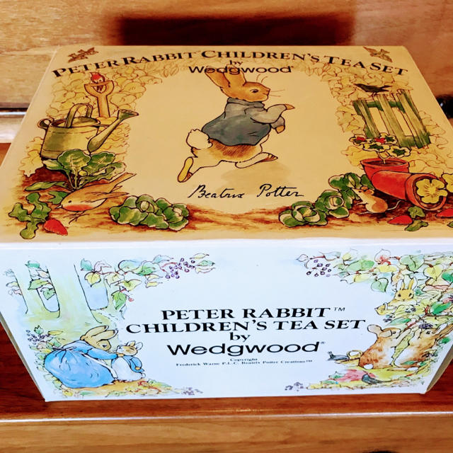 WEDGWOOD(ウェッジウッド)のWedgwood社製 Peter Rabbit ミニチュアティーセット インテリア/住まい/日用品のキッチン/食器(食器)の商品写真