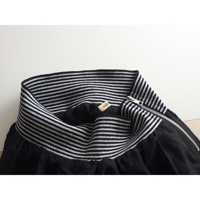 ROSE BUD(ローズバッド)の夏物　⚫ローズバッド●　バルーンミニスカート　F　♪黒　匿名配送 レディースのスカート(ミニスカート)の商品写真