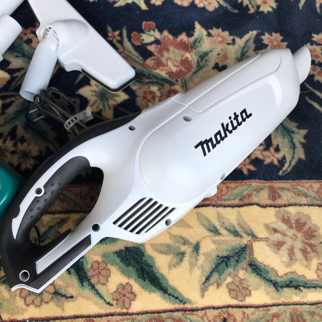 Makita(マキタ)の18V 充電式クリーナー ハンディクリーナー コードレスクリーナー  スマホ/家電/カメラの生活家電(掃除機)の商品写真