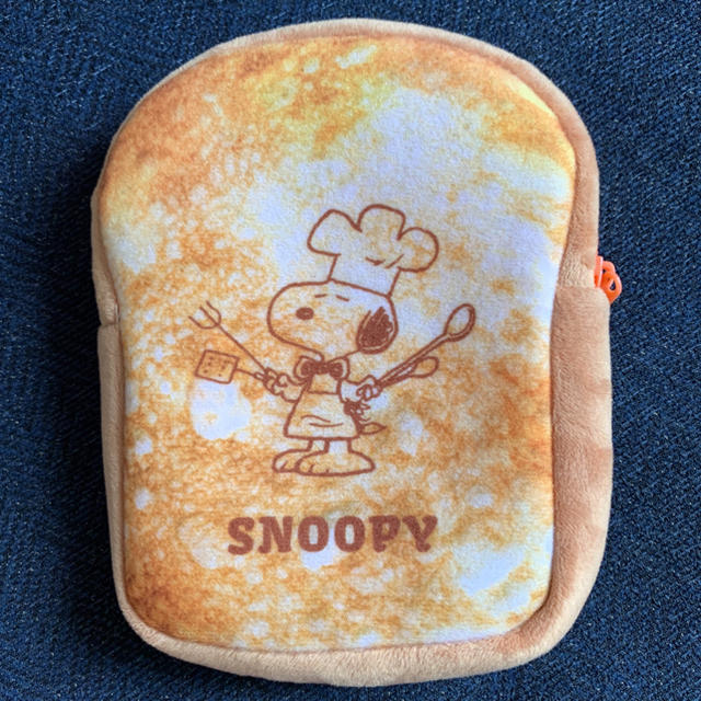 SNOOPY(スヌーピー)のSNOOPY♡食パンポーチ エンタメ/ホビーのおもちゃ/ぬいぐるみ(キャラクターグッズ)の商品写真