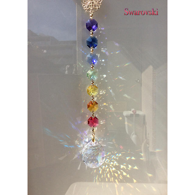 SWAROVSKI(スワロフスキー)のサンキャッチャー✨スワロフスキー 虹＆チャクラ オーロラボールパワー インテリア/住まい/日用品のインテリア小物(モビール)の商品写真