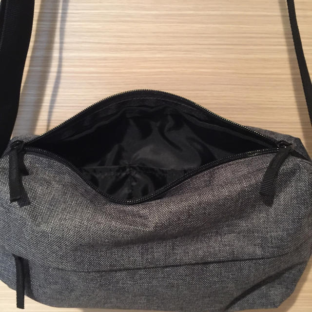 MUJI (無印良品)(ムジルシリョウヒン)の【新品・未使用】無印良品 撥水 ミニショルダーバッグ 杢(グレー) レディースのバッグ(ショルダーバッグ)の商品写真