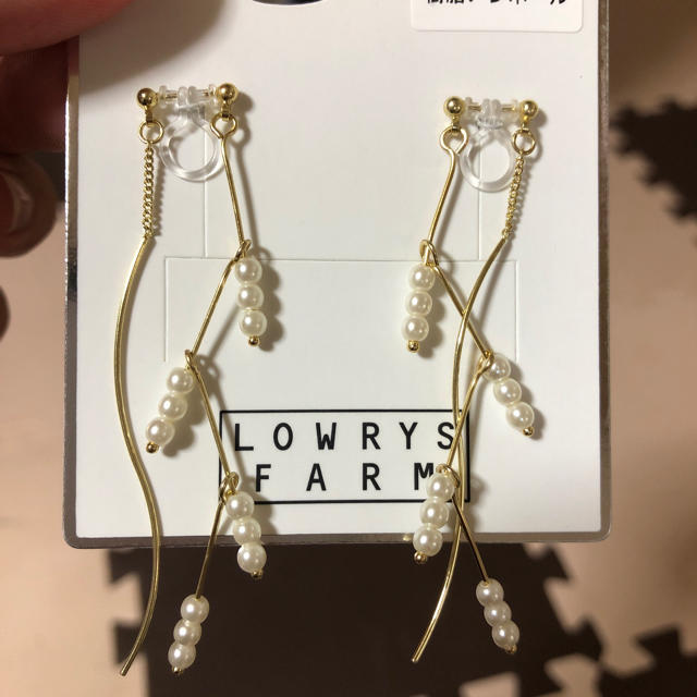 LOWRYS FARM 新品未使用 ローリーズファーム✳︎樹脂ノンホールイヤリングの通販 by めい's shop｜ローリーズファームならラクマ