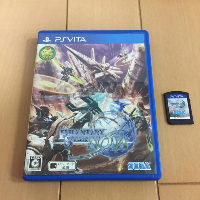 PlayStation Vita(プレイステーションヴィータ)の美品 PSVITA 本体 ライトピンク/ホワイト オマケ付き エンタメ/ホビーのゲームソフト/ゲーム機本体(家庭用ゲーム機本体)の商品写真