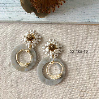556 white flower×grey ring earrings(ピアス)