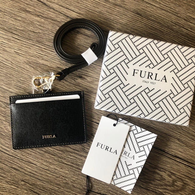 新品 フルラ FURLA パスケース 社員証 フルラ カードケース ブラック