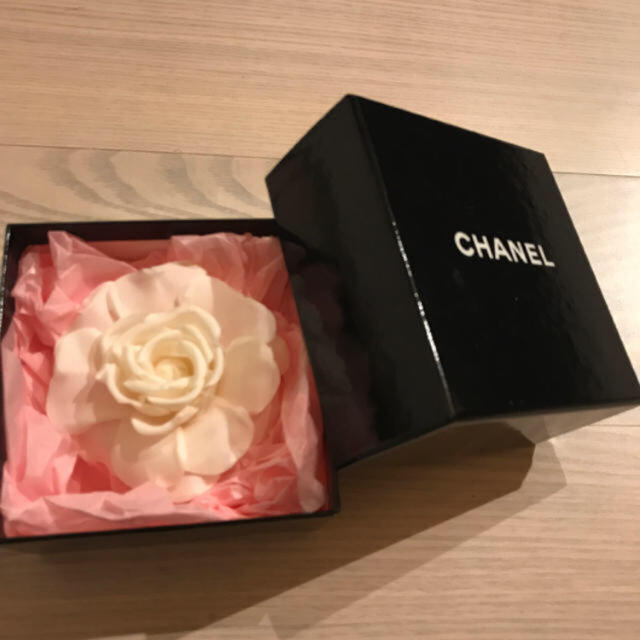 CHANEL(シャネル)の⭐️もんも様⭐️専用CHANEL コサージュとパニエ レディースのアクセサリー(ブローチ/コサージュ)の商品写真