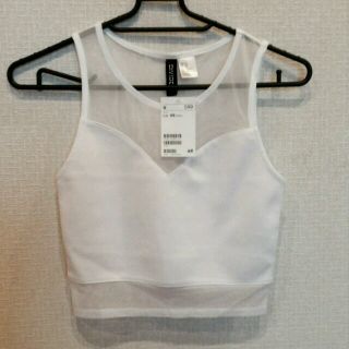 エイチアンドエム(H&M)のショート丈トップス(タンクトップ)