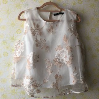 ザラ(ZARA)のzara 花柄トップス(カットソー(半袖/袖なし))