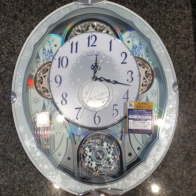 贅沢品 [新品お値下げ中！] 壁掛け時計 スモールワールドビスト 掛時計/柱時計
