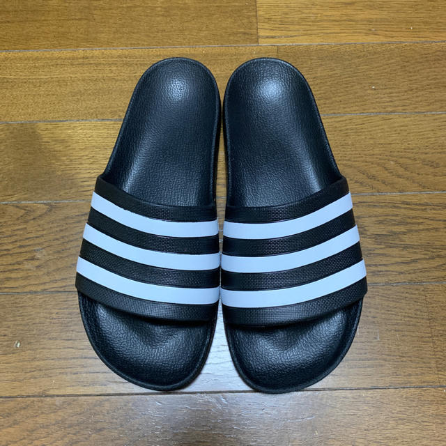 adidas(アディダス)の美品（ほぼ新品）adidas サンダル ブラック 26㎝ メンズの靴/シューズ(サンダル)の商品写真